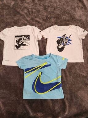 Nike Kids' Short Sleeve Graphic Tees - White & Light Blue
